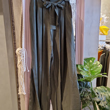 Lade das Bild in den Galerie-Viewer, Trend Hose Schlag
