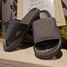Lade das Bild in den Galerie-Viewer, Black Fluffy Schuhe
