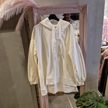 Lade das Bild in den Galerie-Viewer, Hoodie mit Satinband
