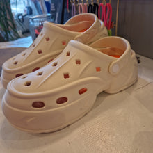 Lade das Bild in den Galerie-Viewer, Clogs Style
