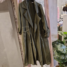 Lade das Bild in den Galerie-Viewer, Musselin Trenchcoat
