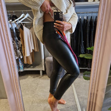 Lade das Bild in den Galerie-Viewer, Lederimitat Leggings

