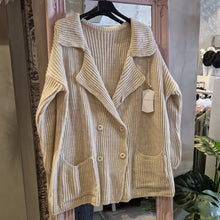 Lade das Bild in den Galerie-Viewer, Zweireiher Strickjacke Boston
