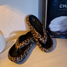 Lade das Bild in den Galerie-Viewer, Leo Fashion Slipper Plateau
