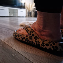 Lade das Bild in den Galerie-Viewer, Leo Fashion Slipper Plateau
