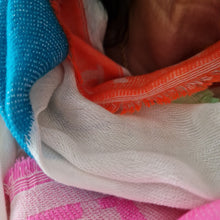Lade das Bild in den Galerie-Viewer, Sommer Schal Happy
