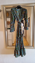 Lade das Bild in den Galerie-Viewer, Ibiza Dress Wickelkleid
