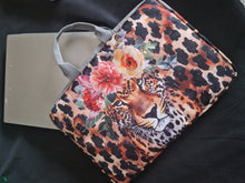 Lade das Bild in den Galerie-Viewer, Laptop Tasche Wild
