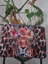 Lade das Bild in den Galerie-Viewer, Laptop Tasche Wild
