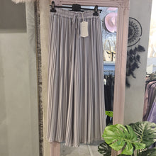 Lade das Bild in den Galerie-Viewer, Trend Hose mit Innenhose Radler ( Bestseller)
