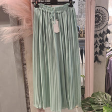 Lade das Bild in den Galerie-Viewer, Trend Hose mit Innenhose Radler ( Bestseller)
