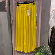 Lade das Bild in den Galerie-Viewer, Trend Hose mit Innenhose Radler ( Bestseller)
