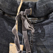 Lade das Bild in den Galerie-Viewer, Melly Jeans
