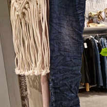 Lade das Bild in den Galerie-Viewer, Melly Jeans
