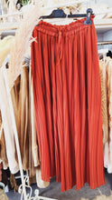 Lade das Bild in den Galerie-Viewer, Trend Hose mit Innenhose Radler ( Bestseller)

