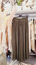 Lade das Bild in den Galerie-Viewer, Trend Hose mit Innenhose Radler ( Bestseller)
