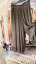 Lade das Bild in den Galerie-Viewer, Trend Hose mit Innenhose Radler ( Bestseller)
